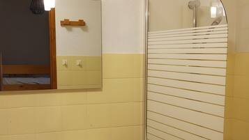 Ducha y secador de pelo