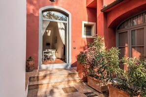 Outdoor dining - Superior Apartment Borgo di Matraia (Matraia)