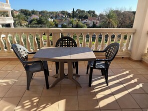 Outdoor dining - Large F2 SAINT-RAPHAËL (Saint-Raphaël)
