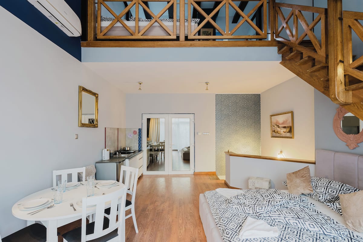 Classic Apartment | Iron/ironing board, WiFi (free)