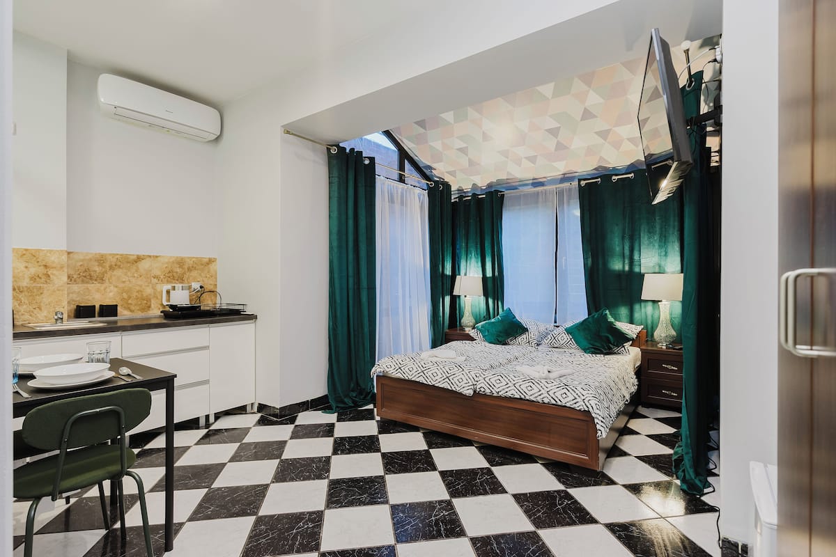 Room, Non Smoking | Iron/ironing board, WiFi (free)