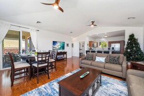 TV - Newly Remodeled Home in Waikoloa Village!  WeloWelo House (Waikoloa Village)
