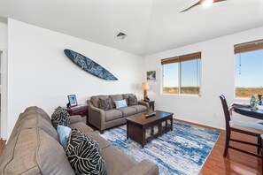 TV - Newly Remodeled Home in Waikoloa Village!  WeloWelo House (Waikoloa Village)