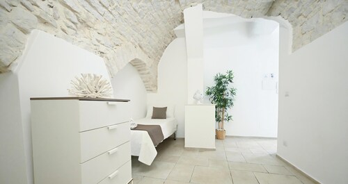 Paradise Rooms