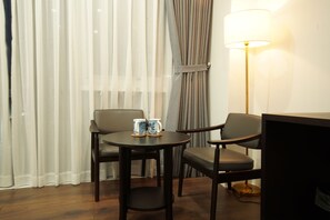 Chambre Double Deluxe pour 1 personne, vue ville | Vue sur la ville depuis l’hébergement