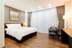 ห้องดีลักซ์ดับเบิลสำหรับพักเดี่ยว, วิวเมือง | มินิบาร์ฟรี, ตู้นิรภัยในห้องพัก, โต๊ะทำงาน, พื้นที่ทำงานแบบใช้แล็ปท็อป