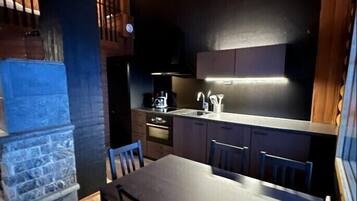 Coffee/tea maker, fridge, microwave, oven