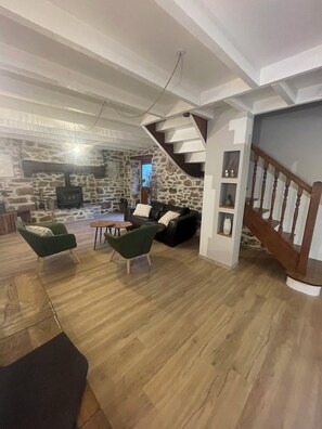 TV, fireplace, ping pong, books - Gîte Marceau, L'Ecrin de la Baie Douarnenez Bay 10 minutes from the beaches. (Pouldergat)