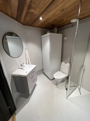 Een haardroger, een bidet