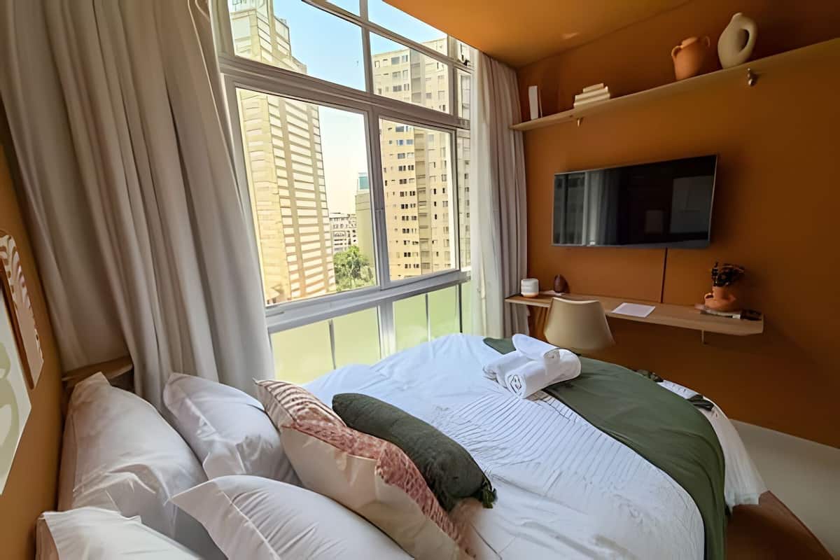 Apartamento básico | Cortinas blackout, ferros/tábuas de passar roupa, Wi-Fi de cortesia