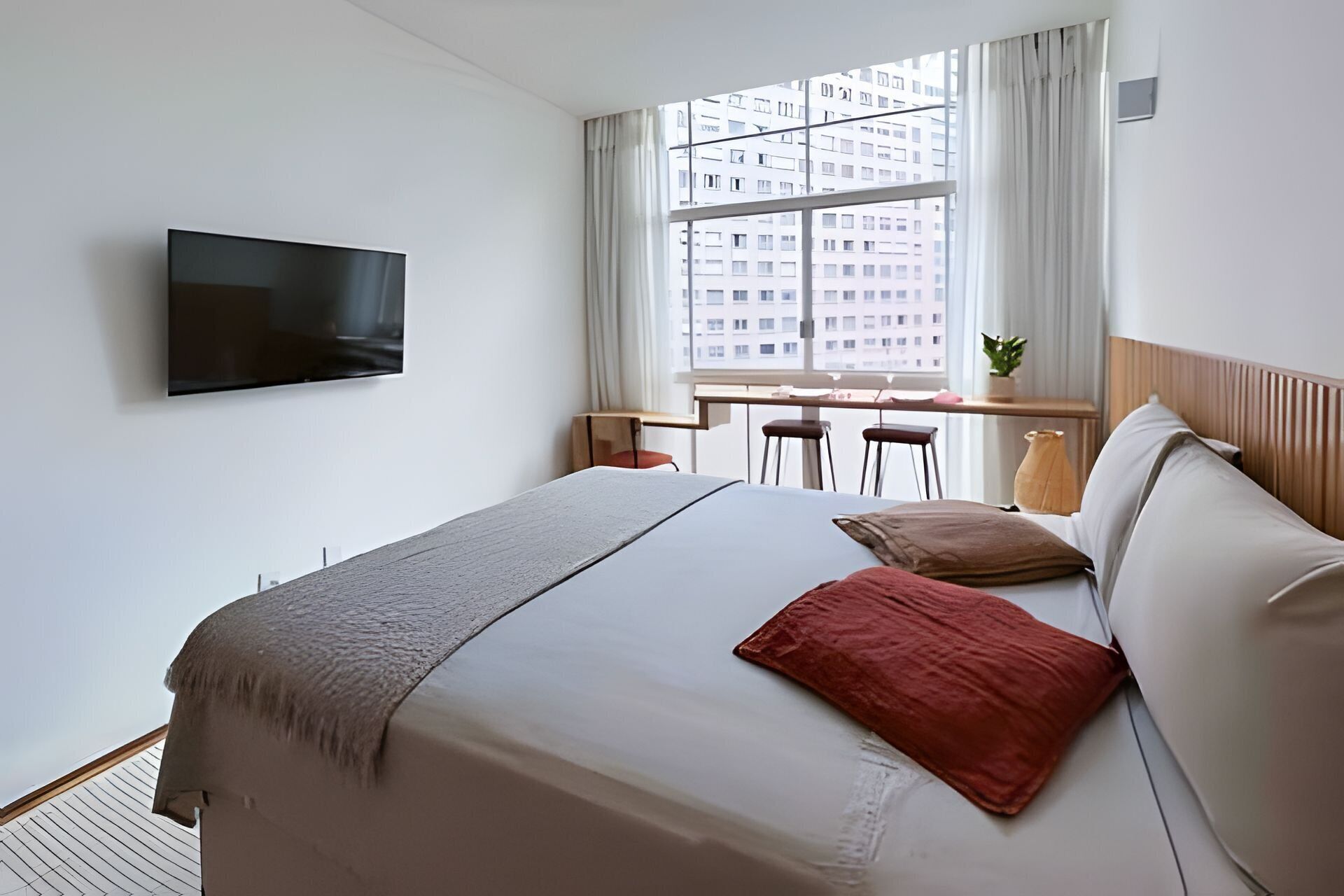 Apartamento básico | Cortinas blackout, ferros/tábuas de passar roupa, Wi-Fi de cortesia