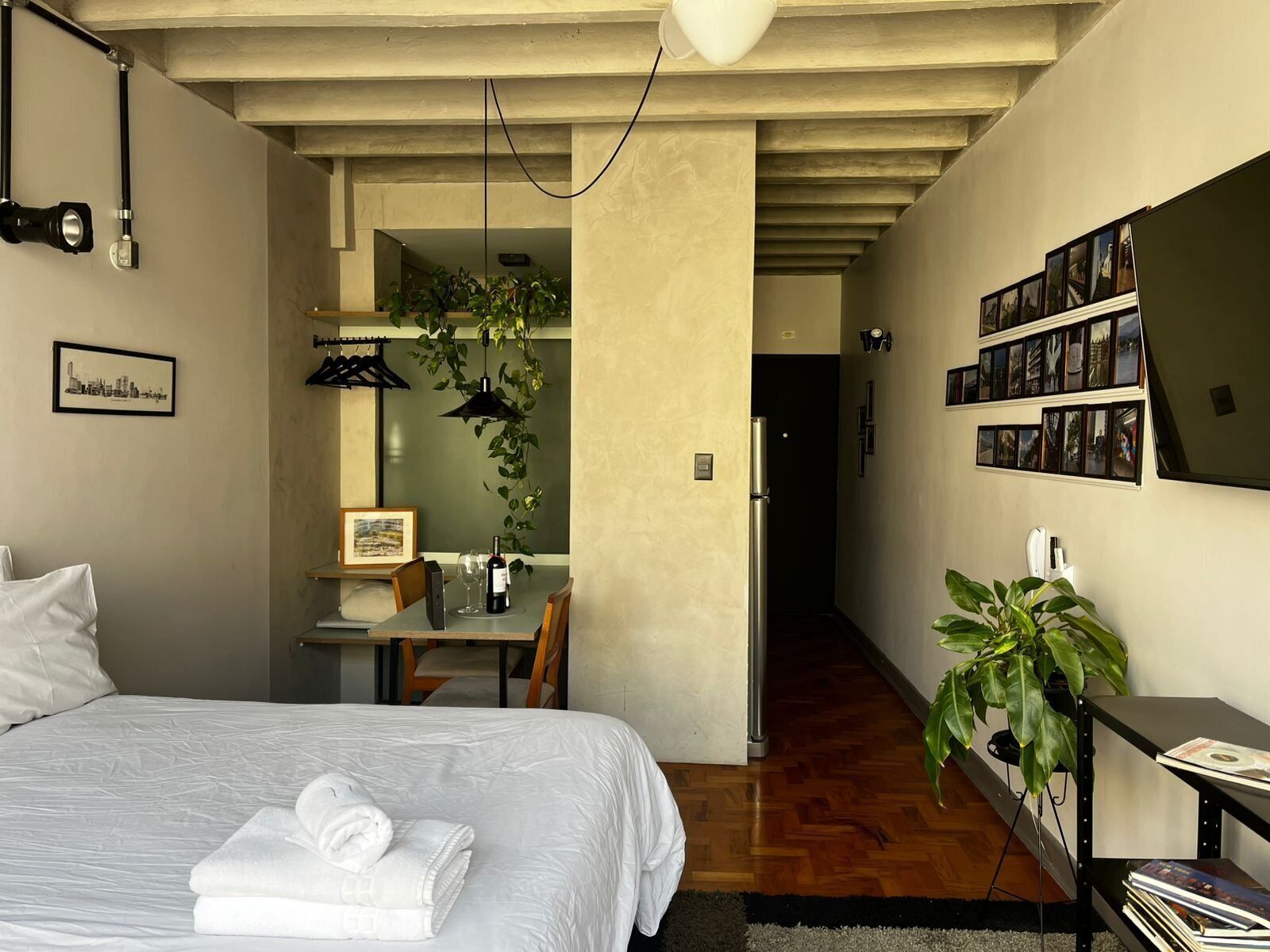 Apartamento básico | Cortinas blackout, ferros/tábuas de passar roupa, Wi-Fi de cortesia