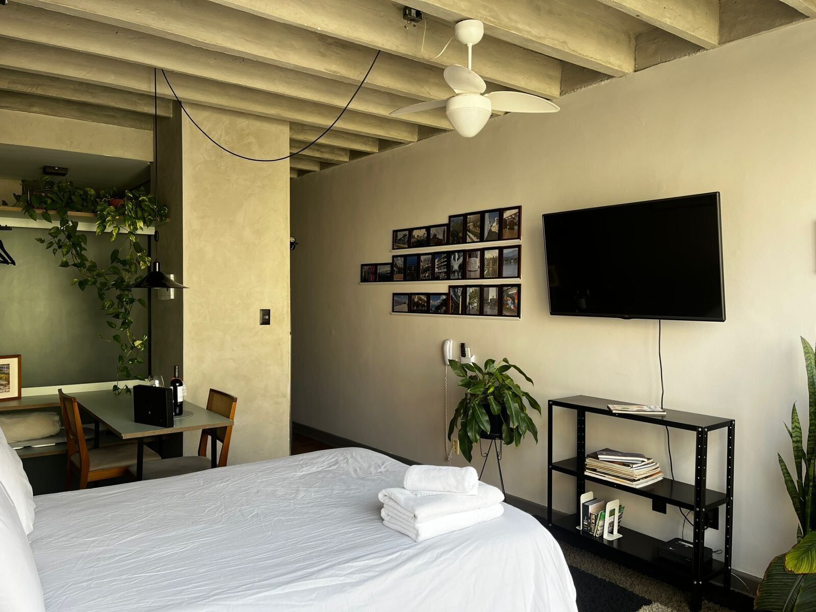 Apartment | Blackout drapes, iron/ironing board, free WiFi, bed sheets