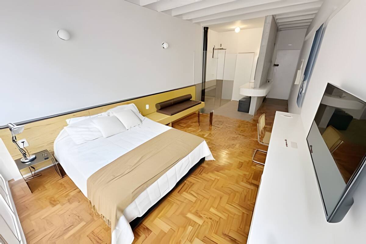 Eenvoudig appartement | Verduisterende gordijnen, een strijkplank/strijkijzer, gratis wifi