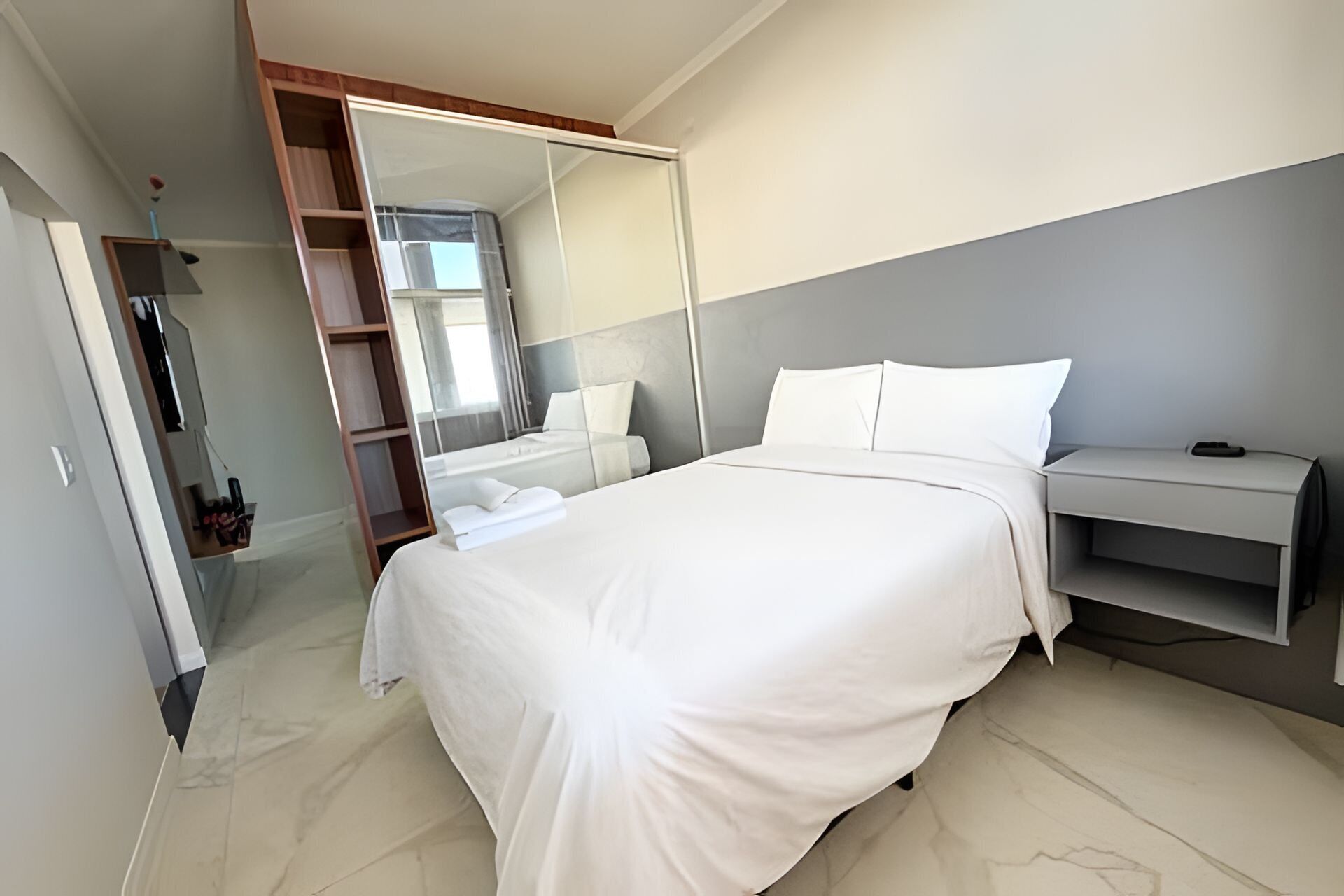 Basic-Apartment | Verdunkelungsvorhänge, Bügeleisen/Bügelbrett, kostenloses WLAN