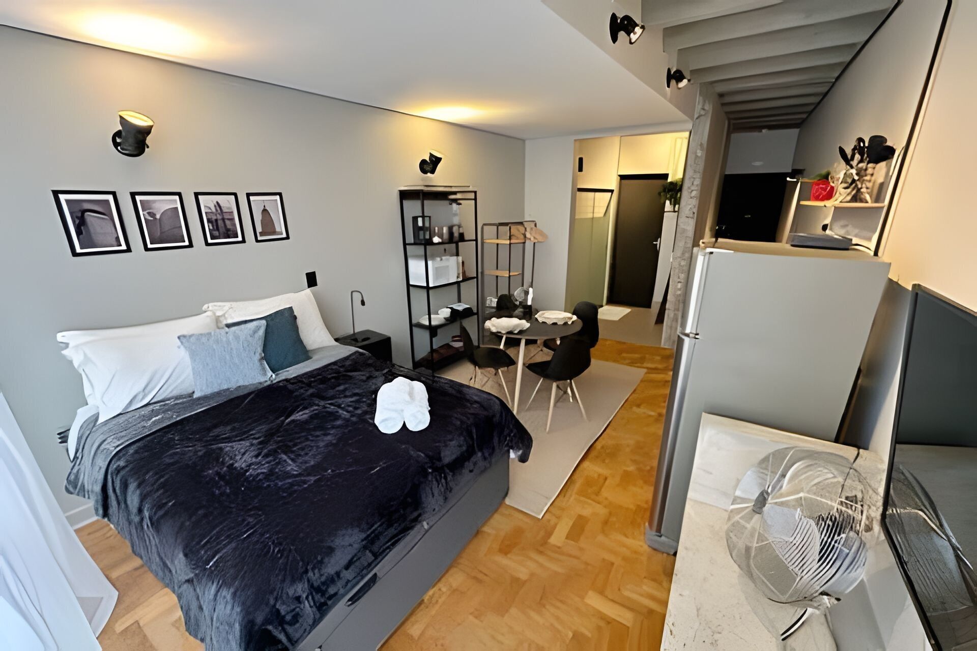 Apartamento básico | Cortinas blackout, ferros/tábuas de passar roupa, Wi-Fi de cortesia