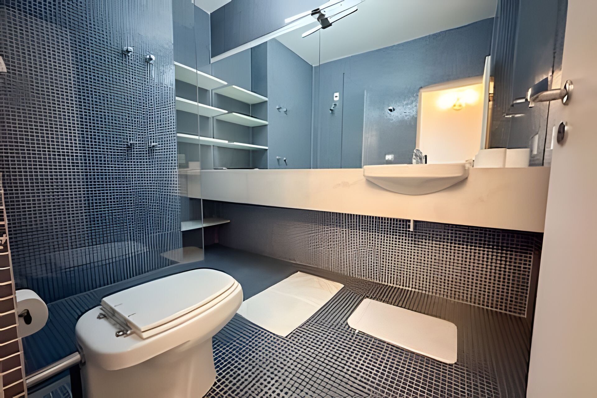 Traditional Apartment | Bathroom | Free toiletries, soap, shampoo, toilet paper