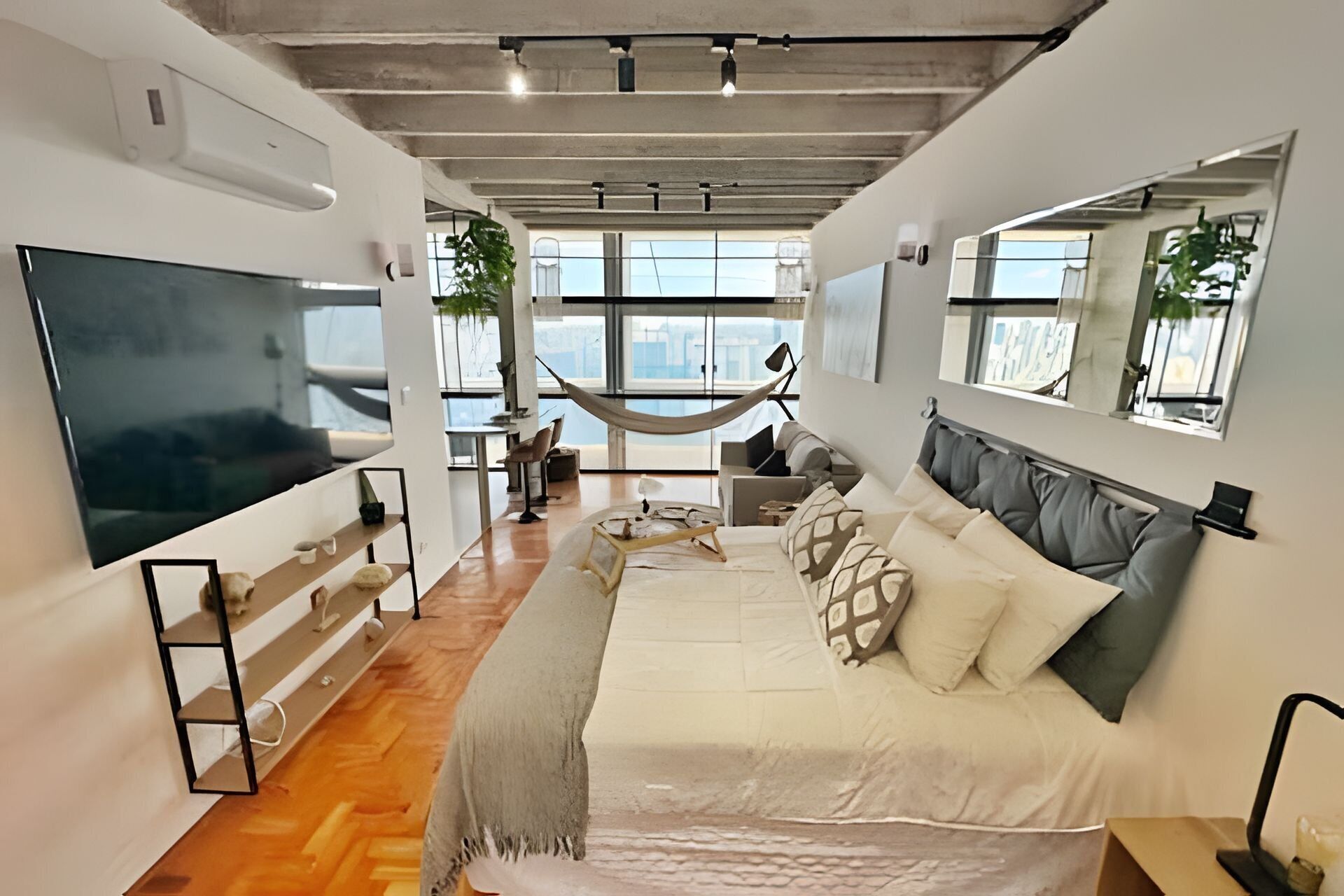 Apartamento básico | Cortinas blackout, ferros/tábuas de passar roupa, Wi-Fi de cortesia