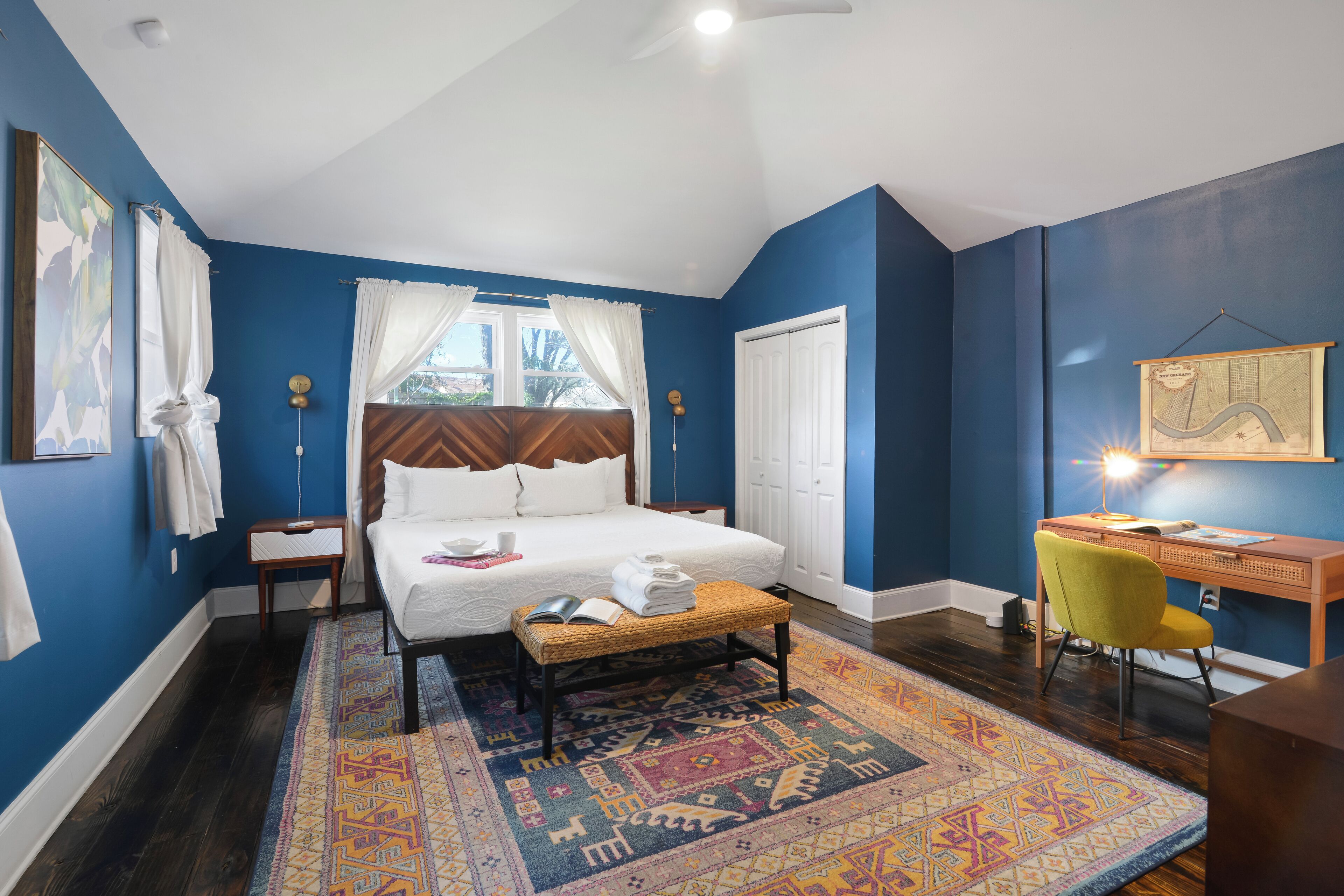 2 slaapkamers, een bureau, een strijkplank/strijkijzer, gratis wifi