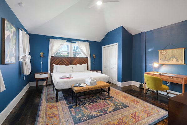 2 bedrooms, desk, iron/ironing board, free WiFi - Cute and Cozy 2BR/2BA w/Parking, Yard, King Suite & Blocks to Local Favorites (New Orleans)
