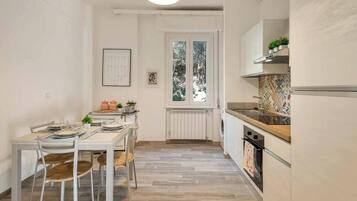 Réfrigérateur, lave-vaisselle, grille-pain