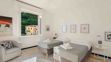 2 Schlafzimmer, Bügeleisen/Bügelbrett