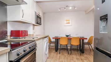 Rentaplats i utensilis de cuina, vaixella i coberteria