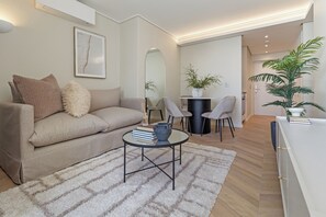 TV - Dolce Vita | Designer Sea Point Retreat (Cape Town)