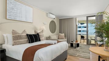 Ferros/tábuas de passar roupa, acesso à internet, roupa de cama