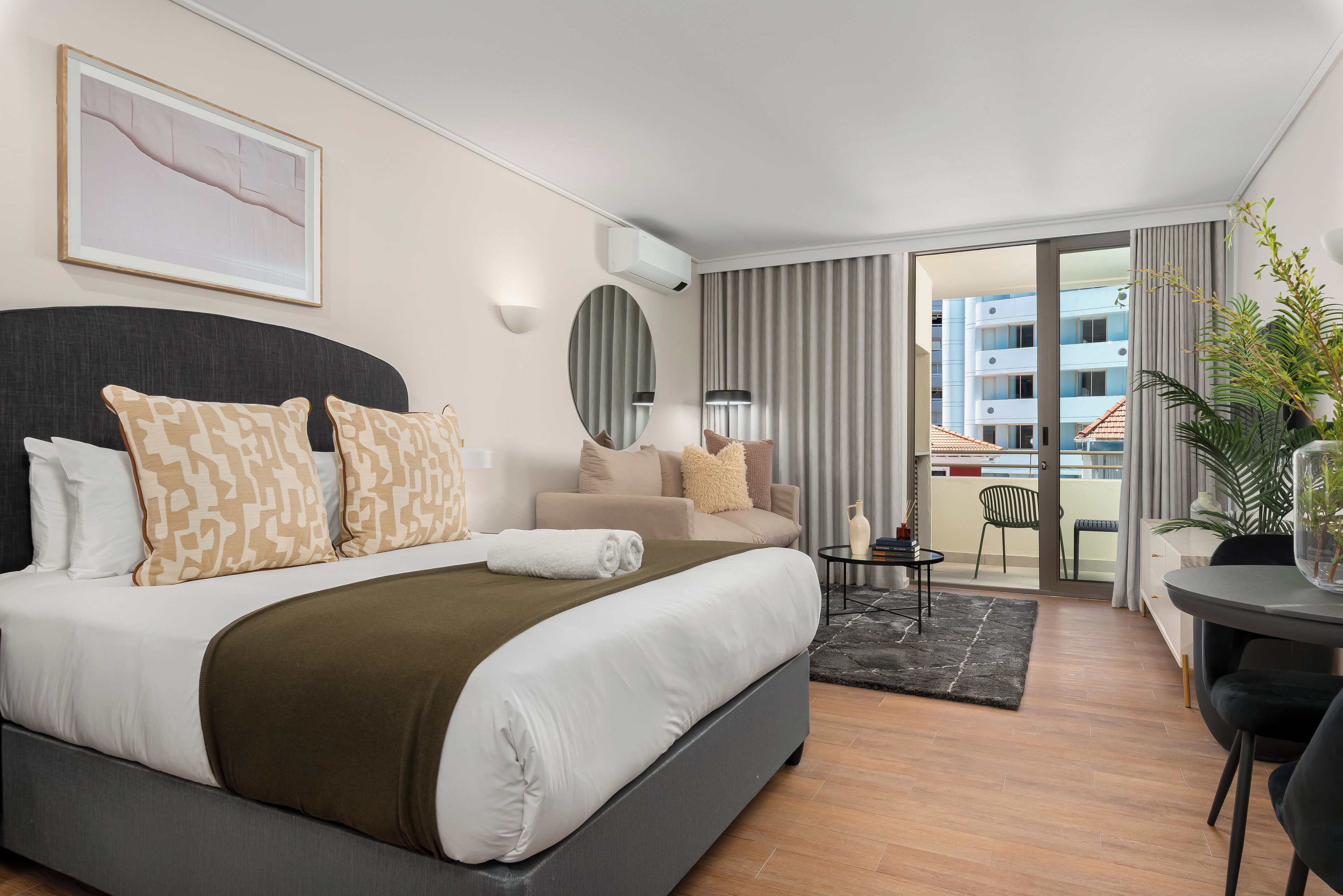 Bügeleisen/Bügelbrett, Internetzugang, Bettwäsche