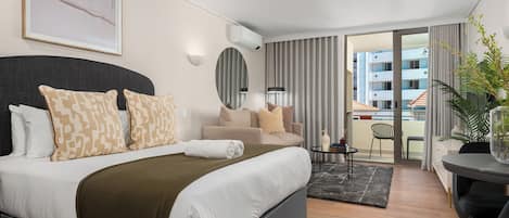 Fer et planche à repasser, accès Internet, draps fournis