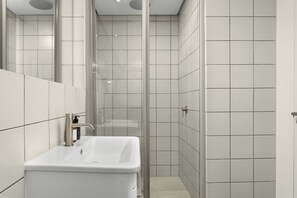 Dusche, Haartrockner, Handtücher, Seife