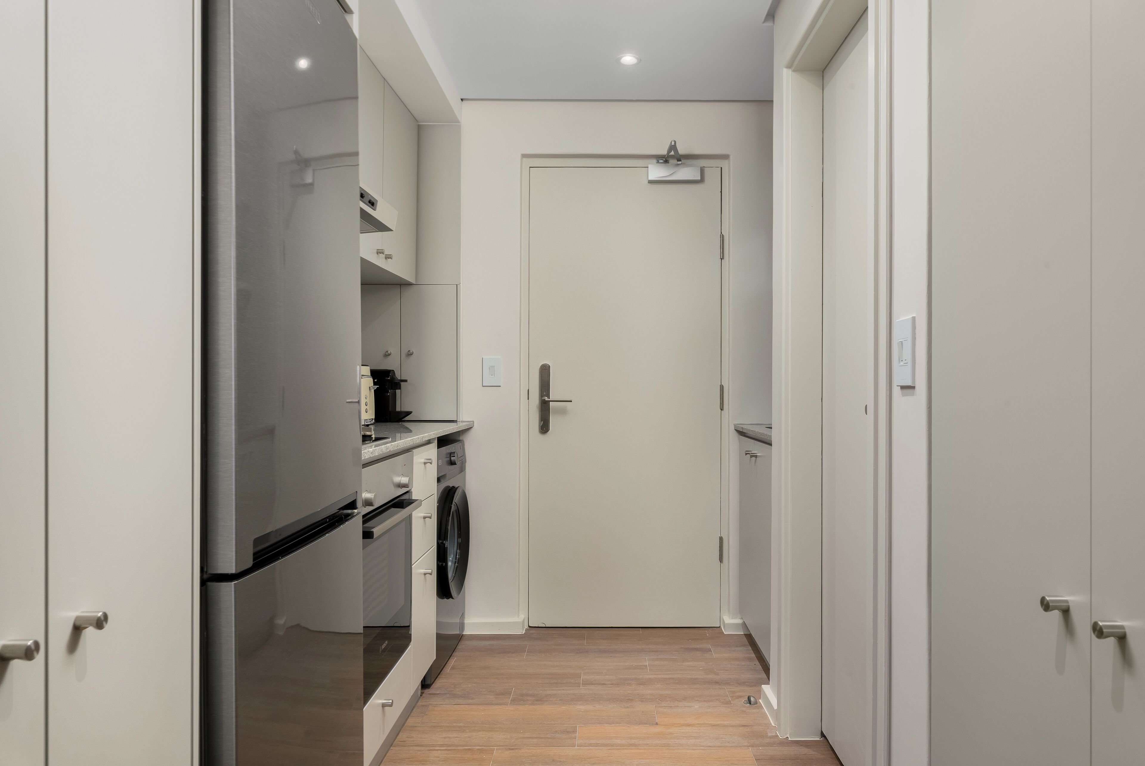 Refrigerador, microondas, horno y parrilla de estufa 