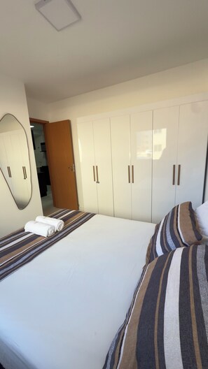 2 quartos, ferros/tábuas de passar roupa, Wi-Fi, roupa de cama