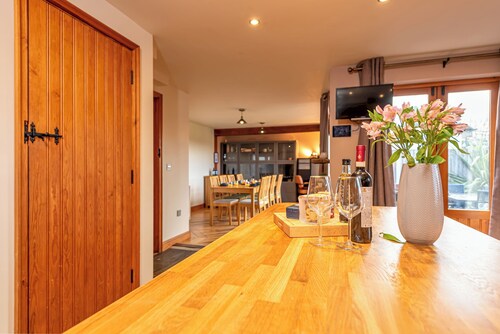 Silverwood-Stylish House & Annexe - Pass the Keys