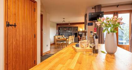 Silverwood-Stylish House & Annexe - Pass the Keys