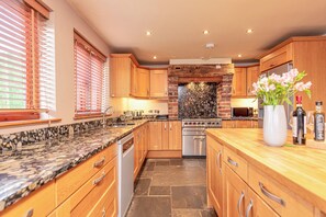 Fridge, microwave, dishwasher, coffee/tea maker