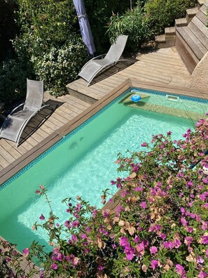 A rectangular swimming pool with a clear blue waterline, surrounded by wooden deck and lounge chairs. - CHARMING PROPERTY WITH SPECTACULAR VIEWS AND SMALL POOL NESTLED ON THE CORNICHE (Rayol-Canadel-sur-Mer)