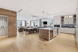 Microwave, stovetop, dishwasher, coffee/tea maker - Solaris 5FE - 4 Bedroom + Den (Vail)