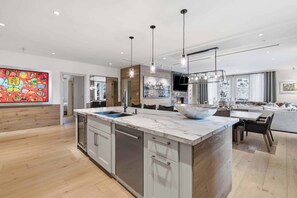 Interior - Solaris 5FE - 4 Bedroom + Den (Vail)