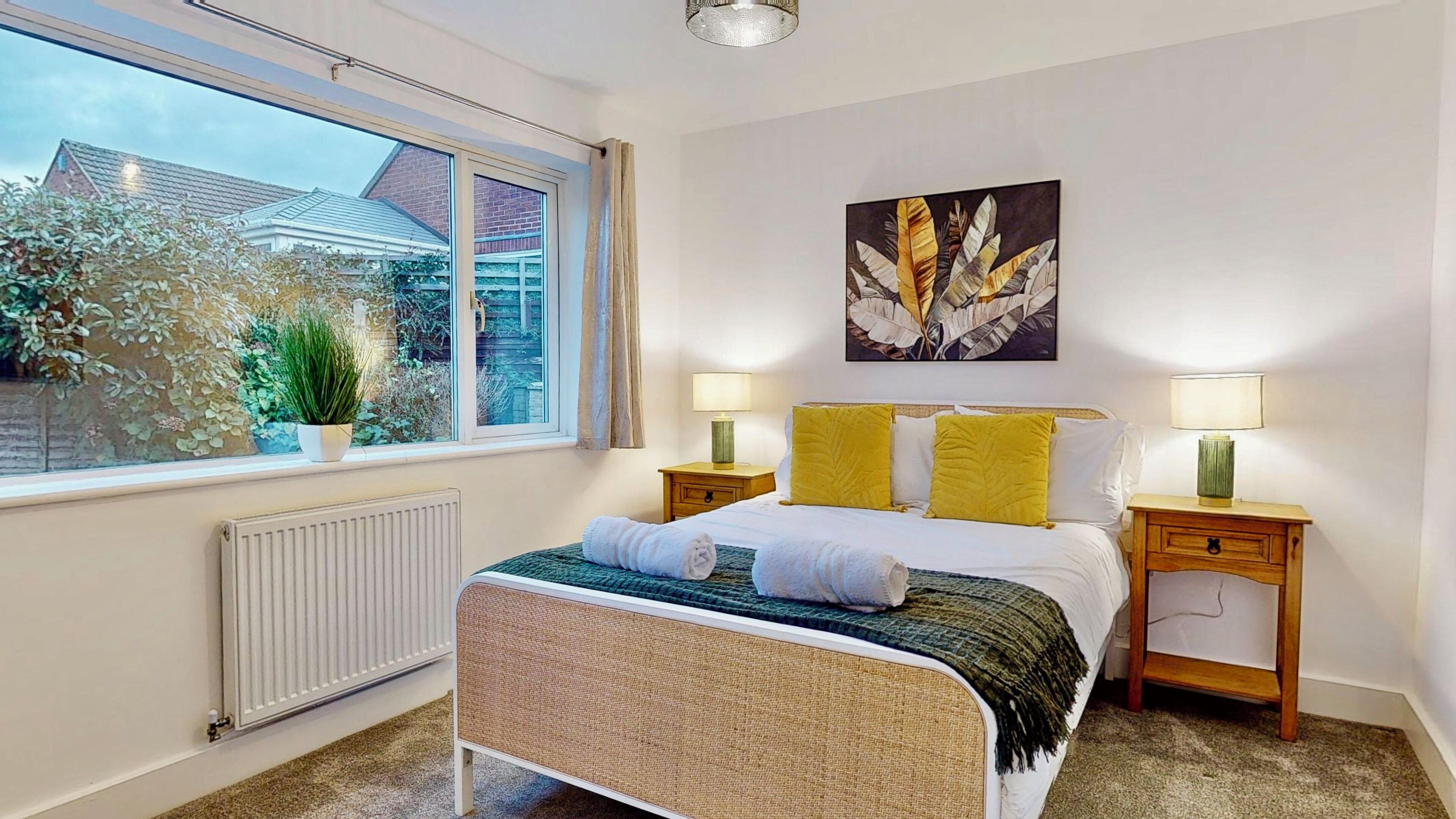 5 bedrooms, iron/ironing board, Internet, bed sheets