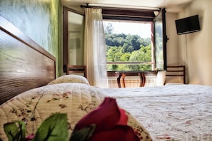 In-room safe, free WiFi - Hotel Covadonga (Cangas de Onís)