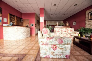 Living area - Hotel Covadonga (Cangas de Onís)
