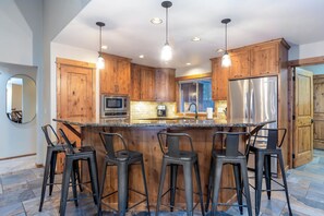 Fridge, microwave, oven, stovetop - TOPF16-NEW Sunriver Vacation Home (Sunriver)