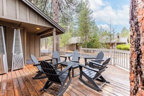 Terrace/patio - TOPF16-NEW Sunriver Vacation Home (Sunriver)