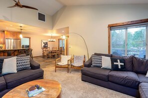 Smart TV, fireplace, table football, ping pong - TOPF16-NEW Sunriver Vacation Home (Sunriver)