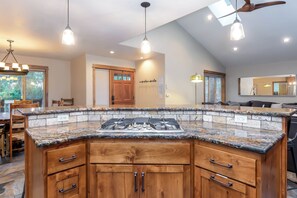 Interior - TOPF16-NEW Sunriver Vacation Home (Sunriver)