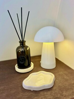 Towels, soap, toilet paper - Rembrandt - luxury authentic room at Museumplein (Amsterdam)