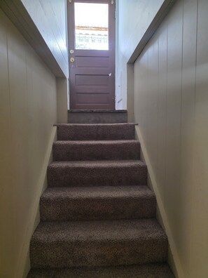 Interior - Cozy 3-bedroom house in welcoming Dixon with lots of room for the whole family. (Dixon)