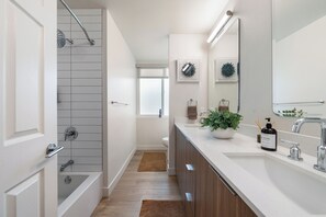 Hair dryer, towels, soap, shampoo - Luxury 2BR  Designer Decor Brand New Building and Amenities (Marina del Rey)